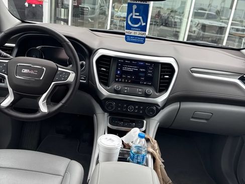 Used 2023 GMC Acadia SLT w/ Technology Package FWD image 11