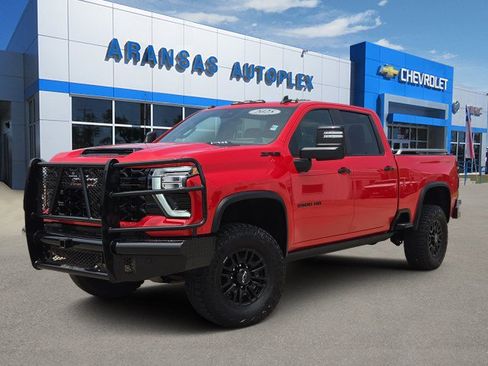 Used 2025 Chevrolet Silverado 2500 ZR2 w/ Technology Package AWD/4WD image 1