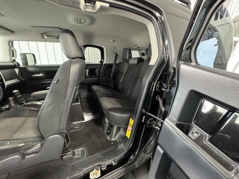 Used 2011 Toyota FJ Cruiser 4WD image 14