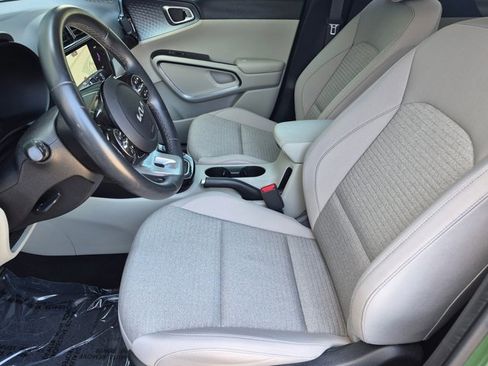Used 2023 Kia Soul EX image 16