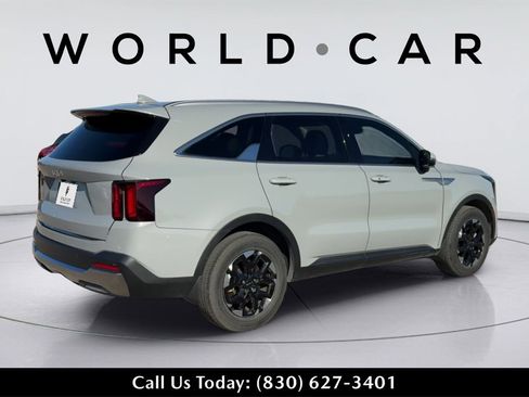 Certified 2025 Kia Sorento S image 8