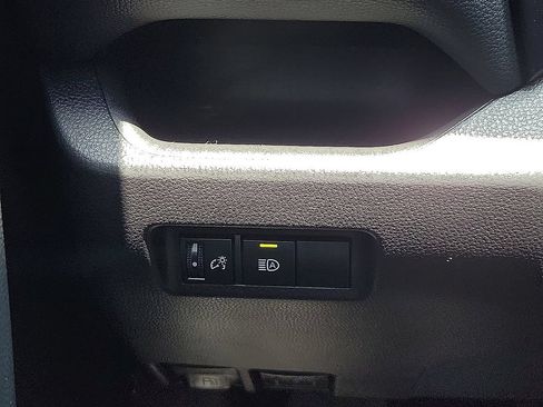 Used 2021 Toyota RAV4 XLE FWD image 14