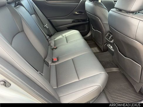 Used 2025 Lexus ES 300h w/ Premium Package FWD image 16
