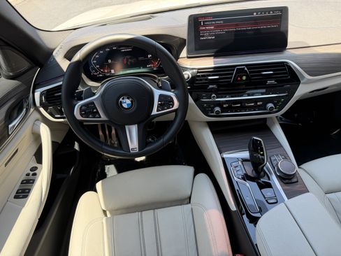 Used 2022 BMW M550i xDrive AWD/4WD image 18