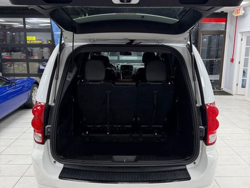 Used 2019 Dodge Grand Caravan SXT w/ Blacktop Package image 9