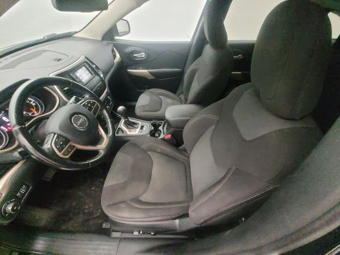 Used 2017 Jeep Cherokee Latitude w/ Comfort & Sound Group image 17