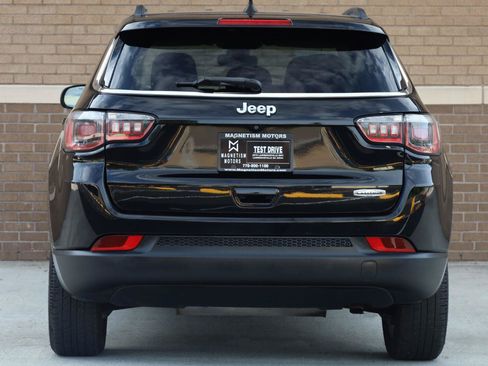 Used 2019 Jeep Compass Latitude FWD image 10