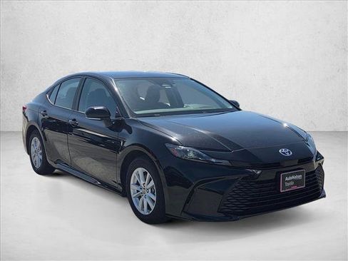 Used 2025 Toyota Camry LE FWD image 3