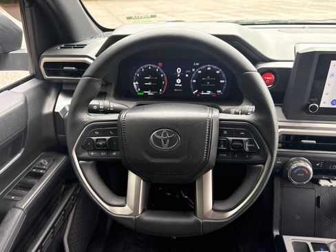 Used 2025 Toyota 4Runner TRD Off-Road AWD/4WD image 17