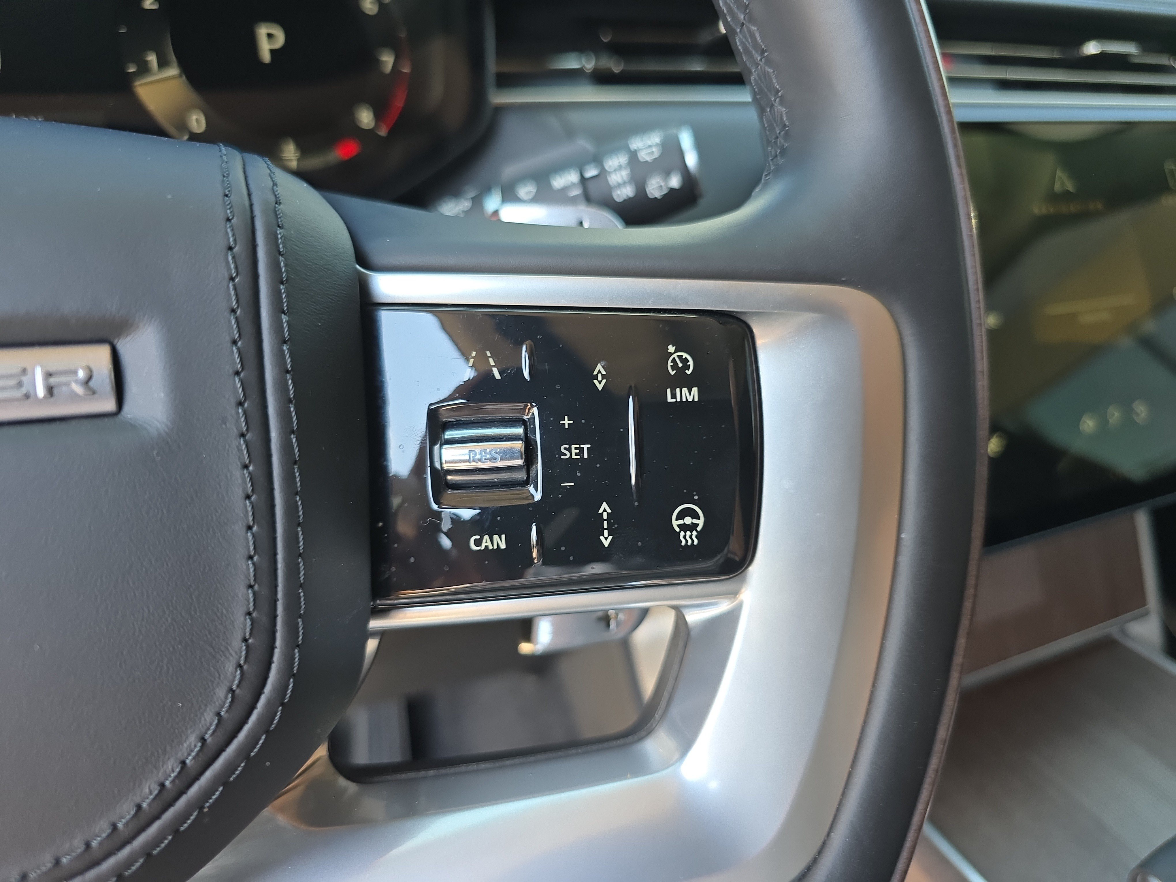 Certified 2024 Land Rover Range Rover Autobiography AWD/4WD image 31
