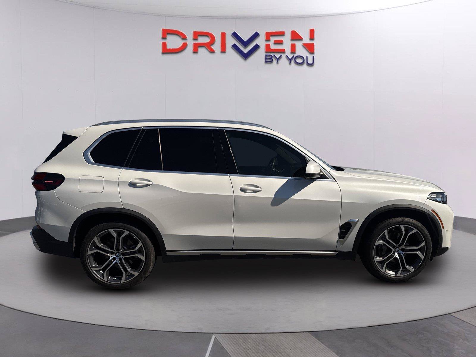 Used 2024 BMW X5 sDrive40i w/ Premium Package RWD image 2