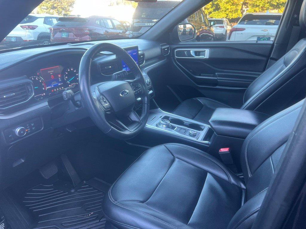 Used 2020 Ford Explorer XLT w/ Equipment Group 202A AWD/4WD image 9