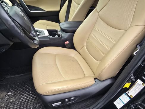 Used 2020 Toyota RAV4 Limited image 21