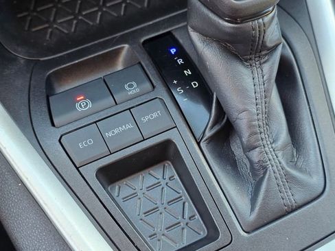 Used 2022 Toyota RAV4 LE image 26