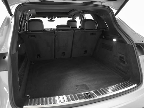 Certified 2023 Porsche Cayenne Platinum Edition AWD/4WD image 17