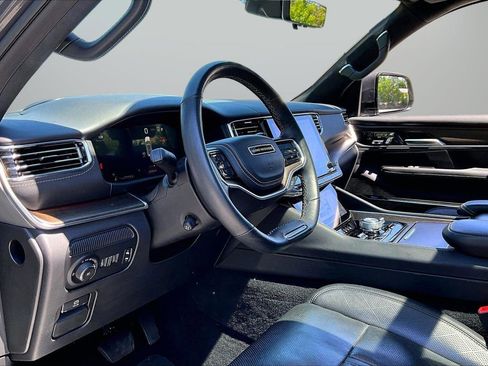 Used 2022 Jeep Grand Wagoneer Series II AWD/4WD image 20