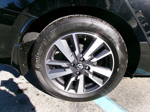 Used 2021 Nissan Versa SV image 7