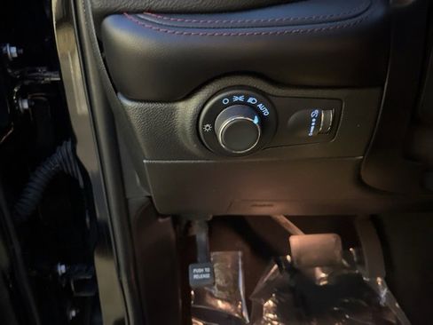 Used 2024 Dodge Durango GT image 31