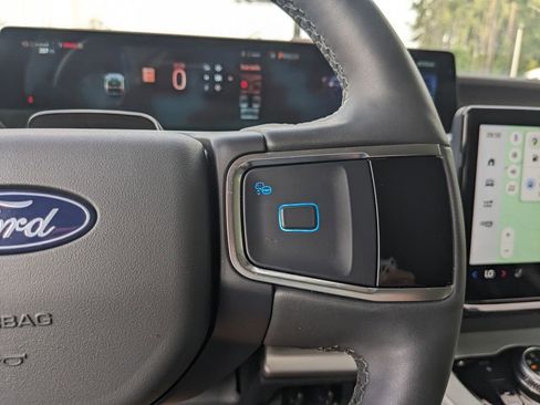 New 2025 Ford Expedition Active image 31