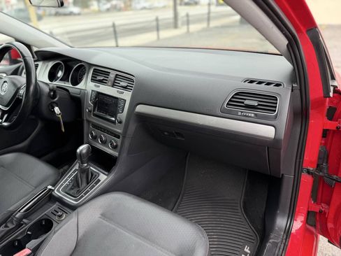 Used 2015 Volkswagen Golf S FWD image 25