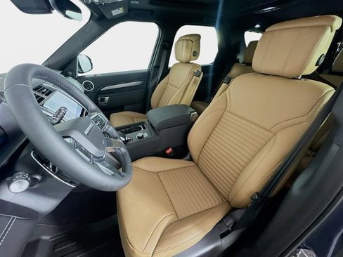 New 2026 Land Rover Discovery Limited Edition image 11
