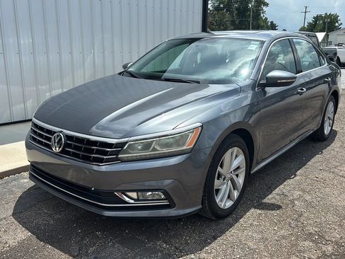 Used 2018 Volkswagen Passat 2.0T SE w/ SE Lighting Package FWD image 13
