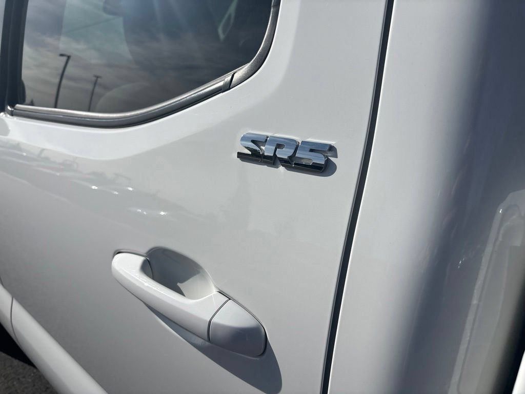 Used 2023 Toyota Tacoma SR5 AWD/4WD image 4