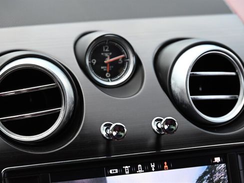 Used 2019 Bentley Bentayga AWD/4WD image 44