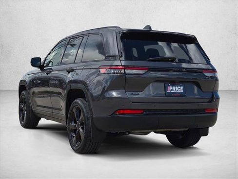 Used 2023 Jeep Grand Cherokee Altitude AWD/4WD image 8