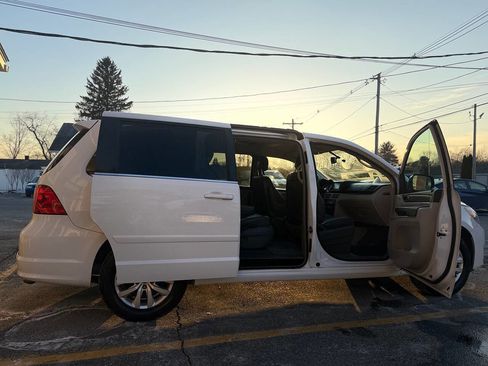 Used 2013 Volkswagen Routan SE image 7