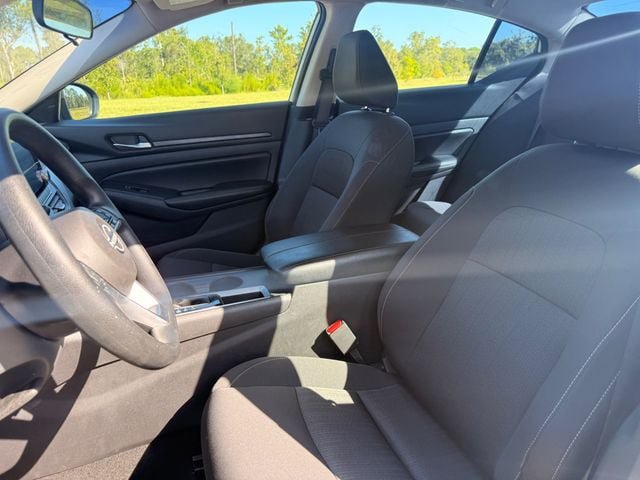 Used 2025 Nissan Altima 2.5 SV FWD image 6