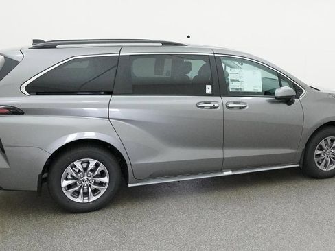 New 2026 Toyota Sienna XLE FWD image 13