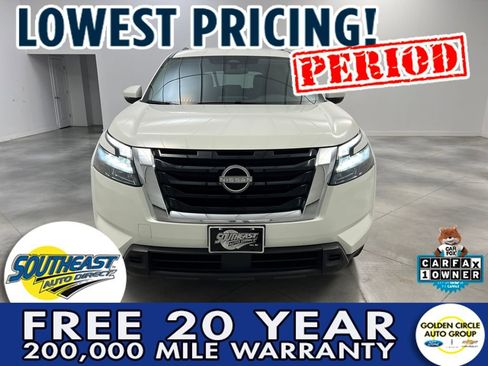 Used 2025 Nissan Pathfinder SV image 2