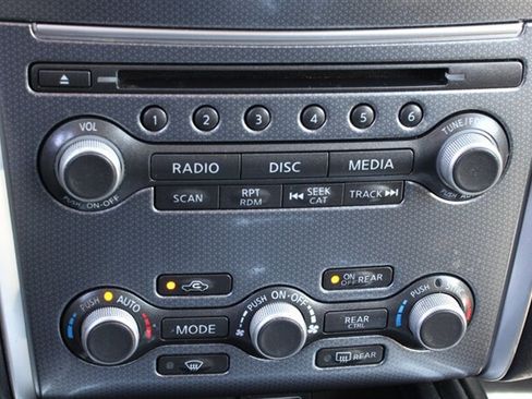 Used 2020 Nissan Pathfinder SL AWD/4WD image 34