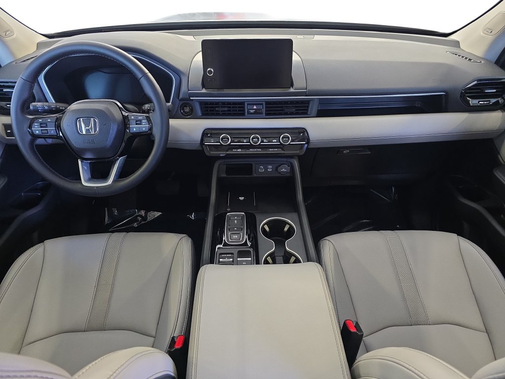 Used 2025 Honda Pilot Touring image 10