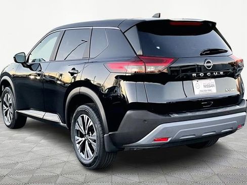 Used 2023 Nissan Rogue SV image 4