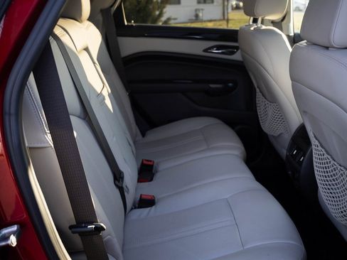 Used 2016 Cadillac SRX Luxury image 28