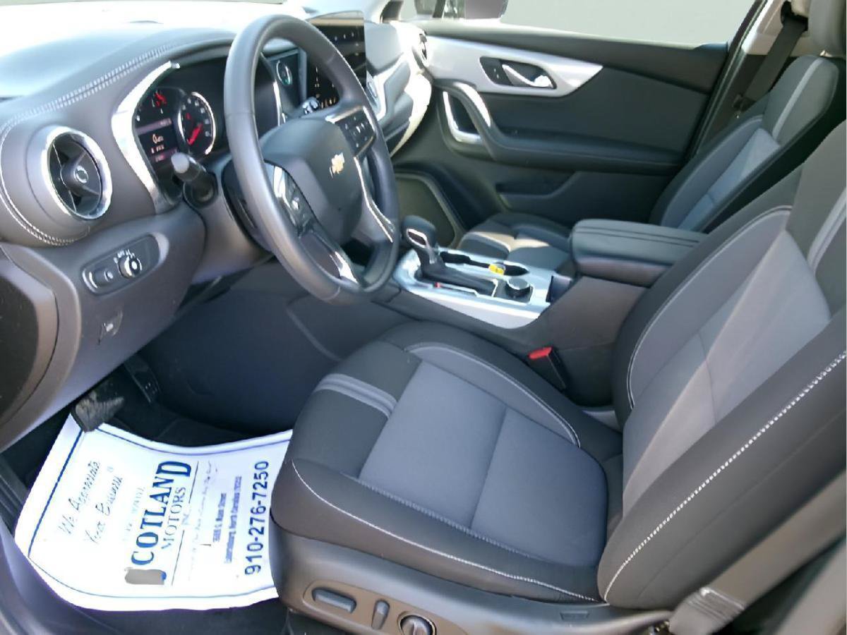 Used 2025 Chevrolet Blazer LT FWD image 13