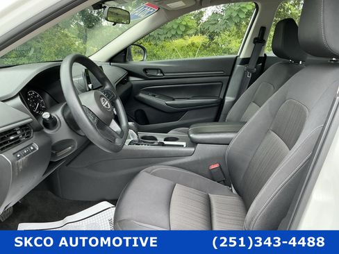 Used 2024 Nissan Altima 2.5 S FWD image 11