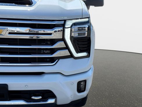 Used 2026 Chevrolet Silverado 2500 High Country w/ Max Trailering Package AWD/4WD image 11
