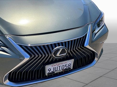 Used 2020 Lexus ES 350 w/ Premium Package FWD image 29