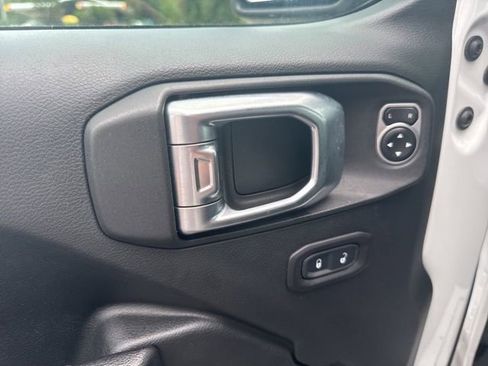 Used 2018 Jeep Wrangler Unlimited Sport S AWD/4WD image 14