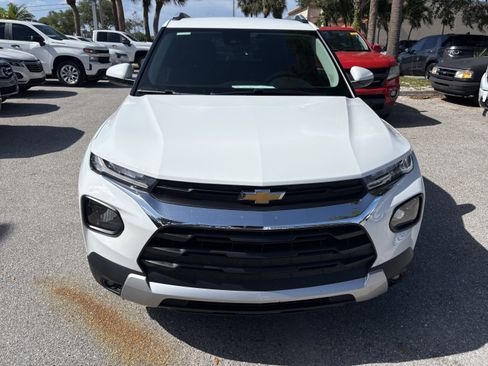 Used 2023 Chevrolet TrailBlazer LT FWD image 2