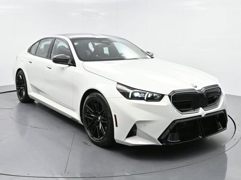 Used 2025 BMW M5 w/ Carbon Package AWD/4WD image 2