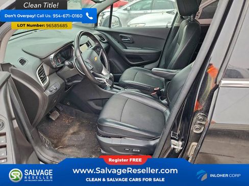 Used 2019 Chevrolet Trax LT w/ LT Convenience Package image 9