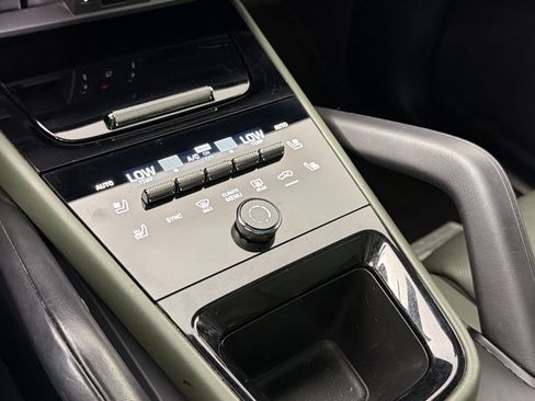 Certified 2024 Porsche Cayenne AWD/4WD image 18