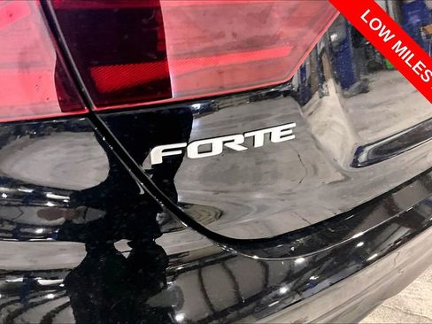 Used 2022 Kia Forte LXS w/ LXS Technology Package FWD image 13