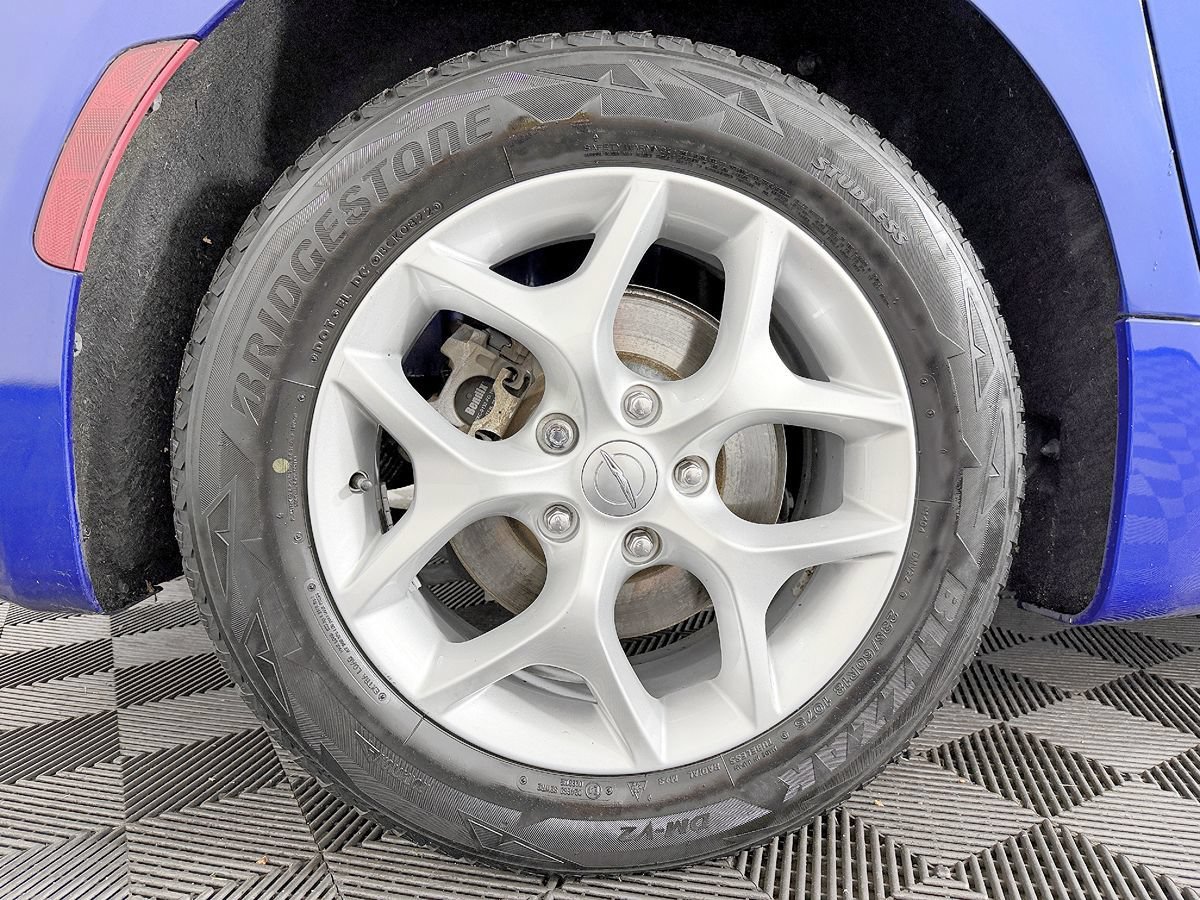 Used 2018 Chrysler Pacifica Touring-L w/ Tire & Wheel Group FWD image 23