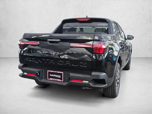 Used 2025 Hyundai Santa Cruz SE FWD image 2