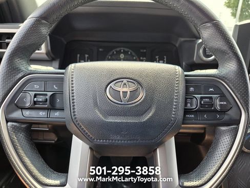 Used 2025 Toyota 4Runner SR5 AWD/4WD image 23